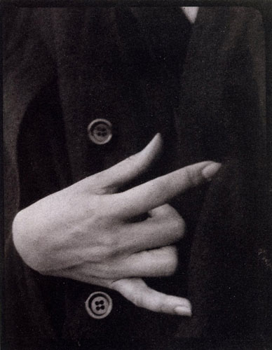 Alfred Stieglitz: Hand von Georgia O’Keeffe, 1918