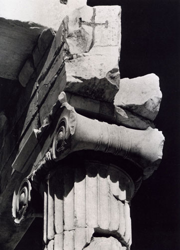 Walter Hege: Kapitell aus der Vorhalle der Propyläen, Athen, 1928/29